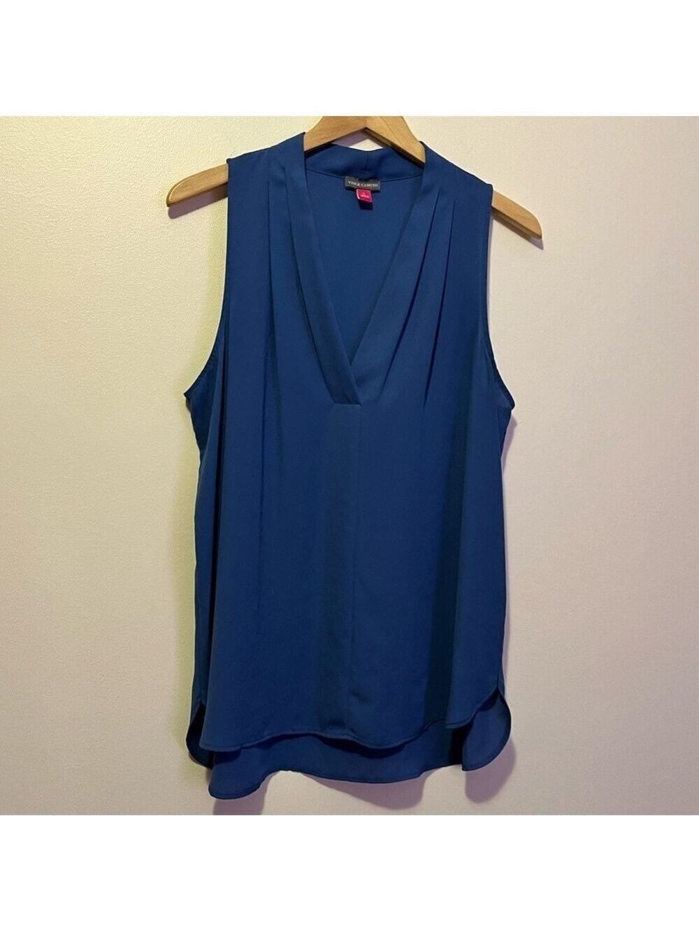Vince Camuto Blue Sleeveless Blouse Size Large Classic Elegance Chic Flowy Sheer
